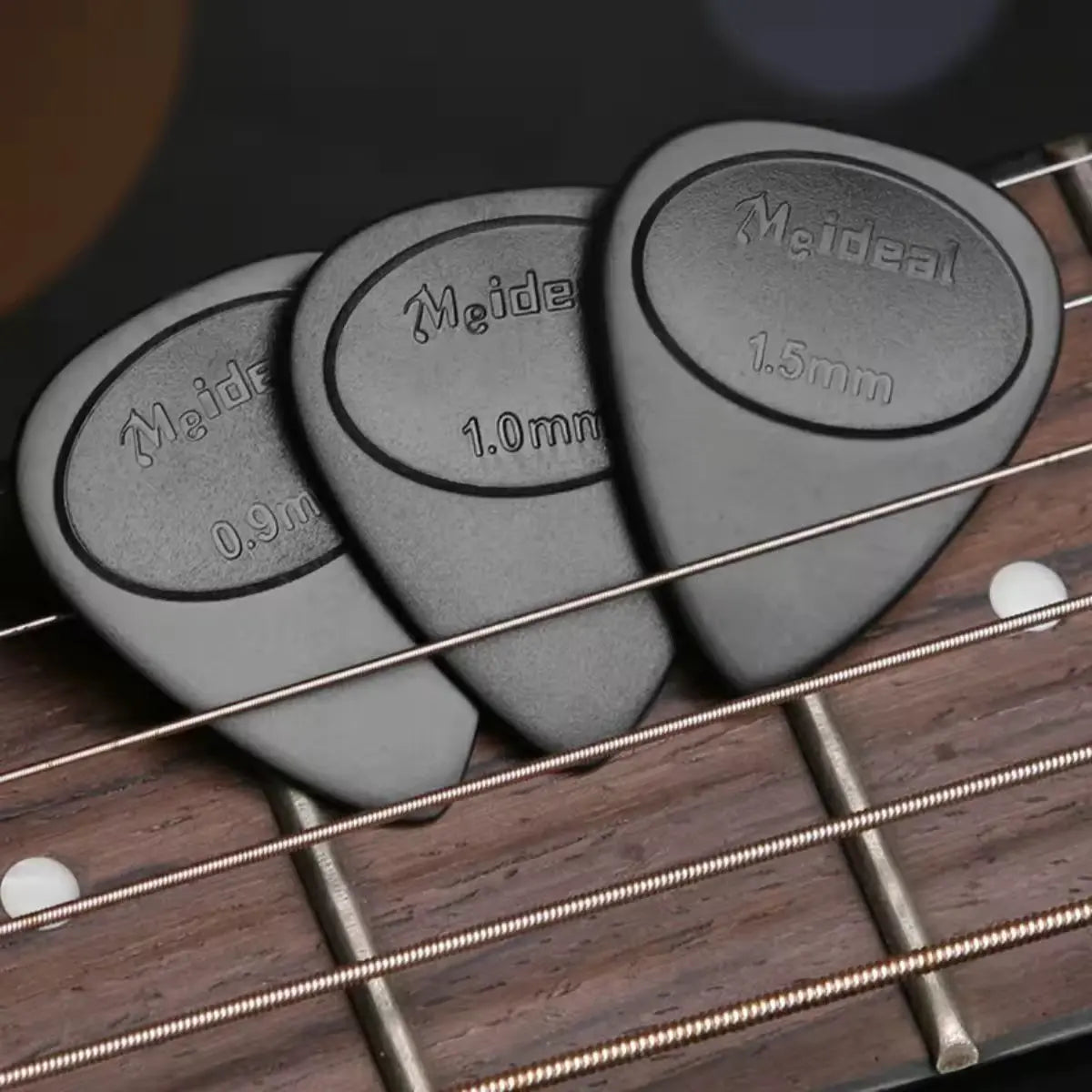 Guitar Picks for Beginners - Non Slip Plectrums with Comfortable Grip Hero guitars